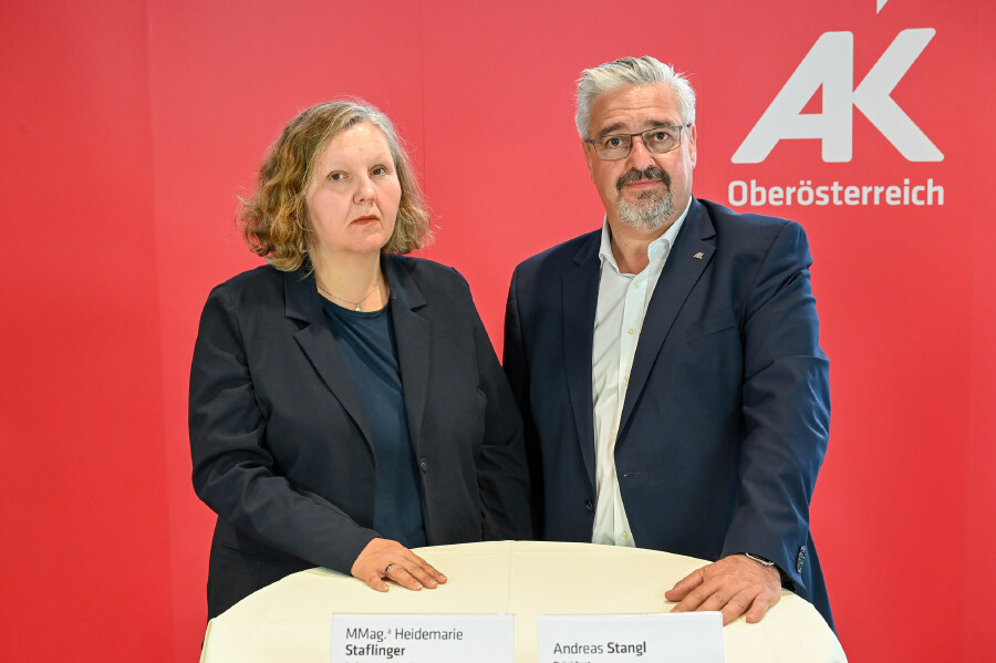 AK-Pr&auml;sident Andreas Stangl und AK-Gesundheitsexpertin Heidemarie Staflinger bei der Pressekonferenz 