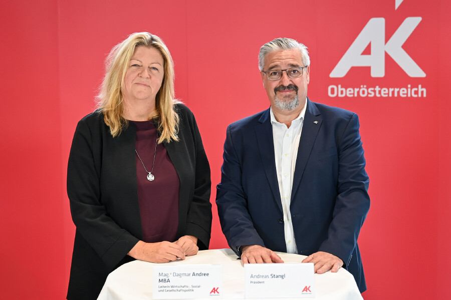 Pr&auml;sident Andreas Stangl mit Mag.a Dagmar Andree, Leiterin der Abteilung Wirtschafts-, Sozial- und Gesellschaftspolitik