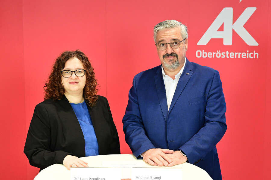 Mag.a Dr.in Laura Kepplinger (Bildungsexpertin der AK) und Andreas Stangl (AK-Pr&auml;sident)