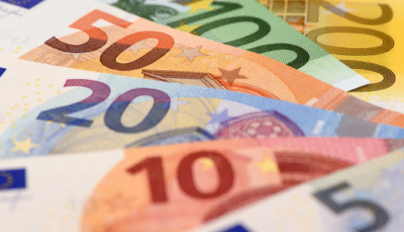 Verschiedene Euro-Scheine aufgelegt