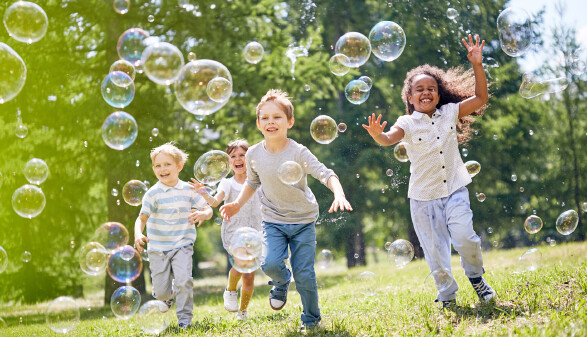 spielende Kinder