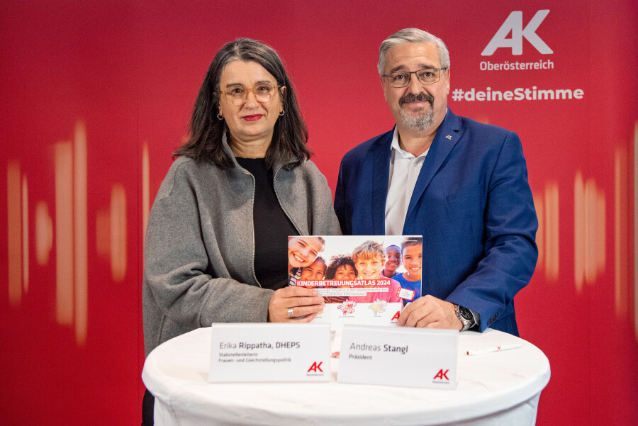 Erika Rippatha, DHEPS (Stabstellenleiterin Frauen- und Gleichstellungspolitik) und Andreas Stangl (AK-Präsident)