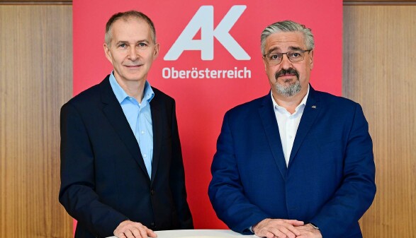 Dr. Kurt Punzenberger (AK-Bezirksstellenleiter Perg) und Andreas Stangl (Pr&auml;sident der AK Ober&ouml;sterreich)