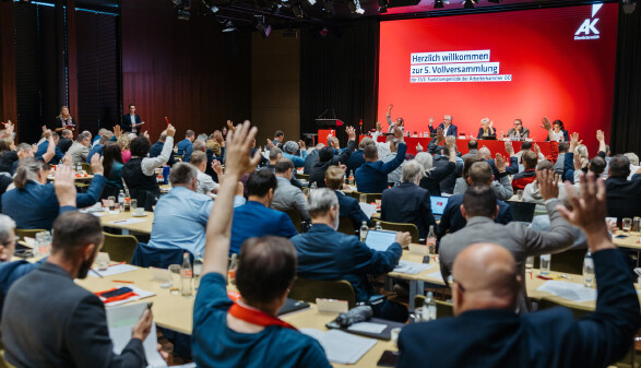 Abstimmung im Rahmen der AK-Vollversammlung in der AK Linz