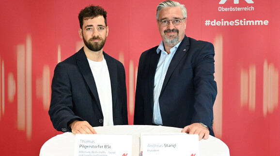 Thomas Pilgerstorfer, BSc (Abteilung Wirtschafts-, Sozial- und Gesellschaftspolitik) und Andreas Stangl (AK-Präsident)