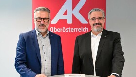 Wolfgang Kinz, MSc (AK-Bezirksstellenleiter Braunau) und Andreas Stangl (Pr&auml;sident der AK Ober&ouml;sterreich)
